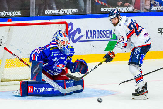 Oskarshamns målvakt Tex Williamsson och Växjös Roman