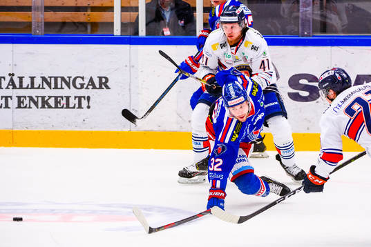 Oskarshamns Markus Modigs i en kamp mot Växjös Filip