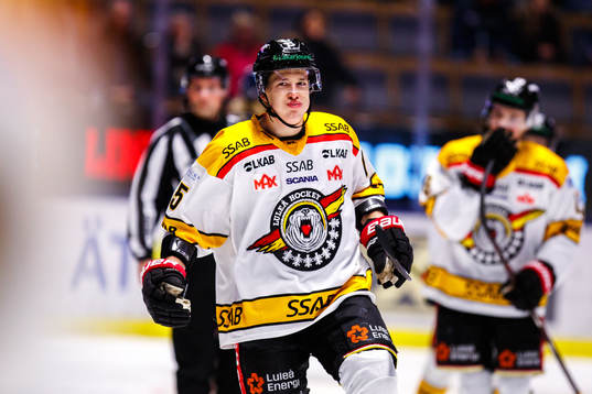 Luleås Arttu Ilomäki jublar