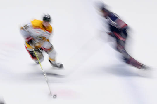 Luleåspelare med pucken