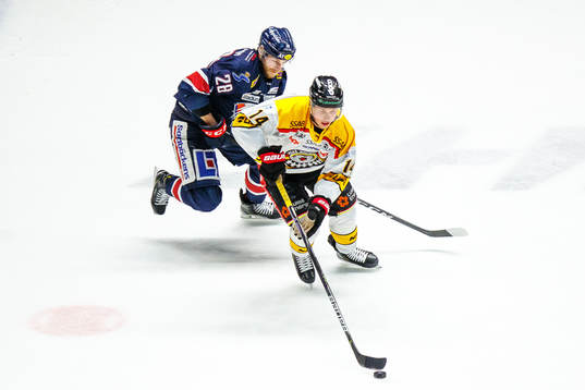 Luleås Jonas Berglund och Linköpings Jaakko Rissanen