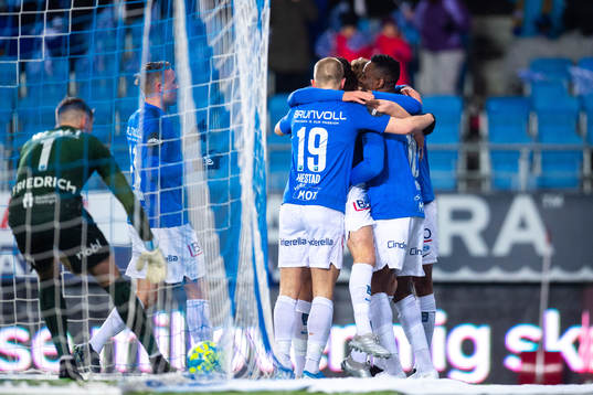 Players of Molde celebrate the 1-0 by Leke Samson James