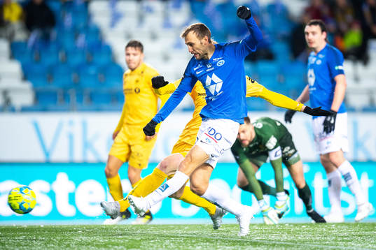 Magnus Eikrem of Molde scores the 3-1 goal