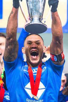 Ruben Gabrielsen of Molde celebrates with the trophy