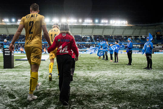 Marius Lode of Bodø/Glimt enters the pitch