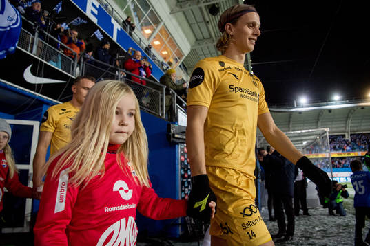 Ulrik Saltnes of Bodø/Glimt enters the pitch