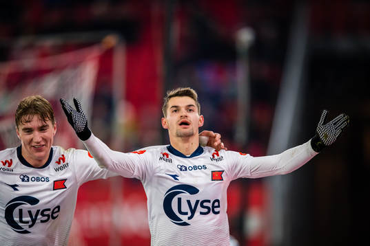 Ylldren Ibrahimaj of Viking celebrates