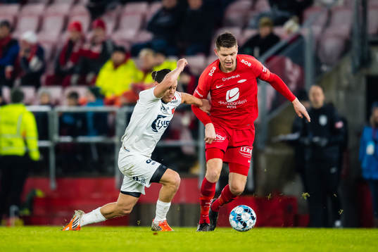 Tommy Høiland of Viking and Christian Eggen Rismark of