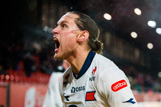 Tommy Høiland of Viking celebrates