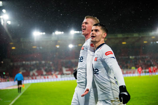 Samuel Kari Fridjonsson of Viking celebrates with Ylldren