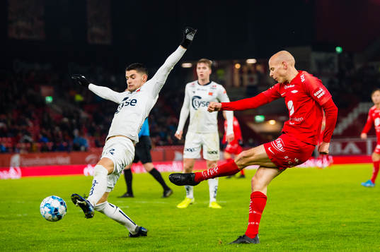 Ylldren Ibrahimaj of Viking and Ruben Kristiansen of Brann