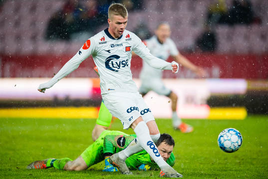 Samuel Kari Fridjonsson of Viking scores the 1-5 goal