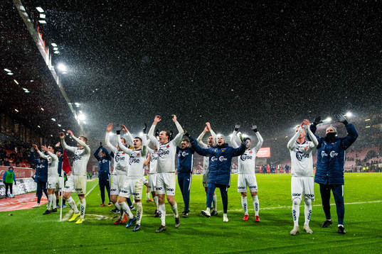 Players of Viking celebrates
