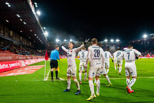 Ylldren Ibrahimaj of Viking celebrates
