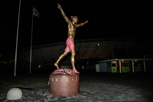 The statue of Zlatan Ibrahimovic has been vandalized