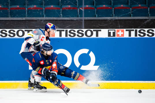 Jason Jaffray  of Red Bull Munich and Gustav Possler of