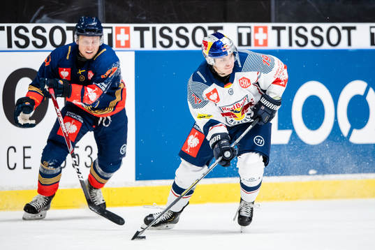 Jesper Pettersson of Djurgården and Dennis Lobach  of Red
