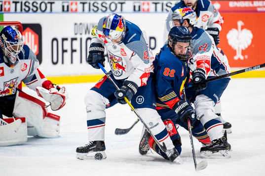 Yasin Ehliz and Patrick Hager of Red Bull Munich against