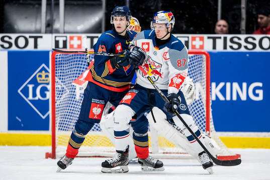 Tom Nilsson of Djurgården and Philip Gogulla of Red Bull