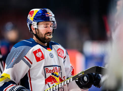 Daryl Boyle of Red Bull Munich looks dejected