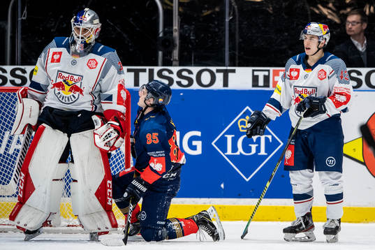 goalkeeper Kevin Reich and Luca Zitterbart against Michael