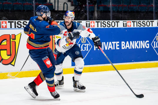 Tom Wandell of Djurgården and Trevor Parkes of Red Bull