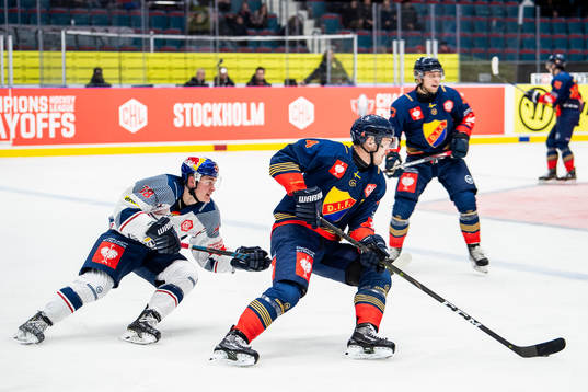 Justin Schutz  of Red Bull Munich and Marcus Högström of