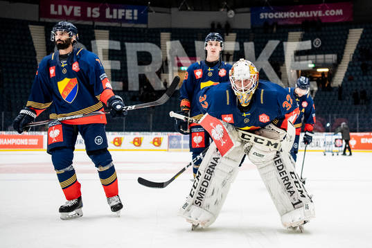 Jason Garrison and goalkeeper Karri Rämö