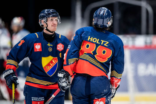 Alexander Holtz of Djurgården is hurt