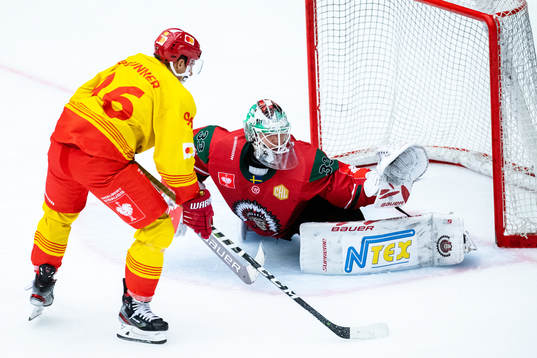 Damien Brunner of Biel-Bienne scores the 0-2 goal behind