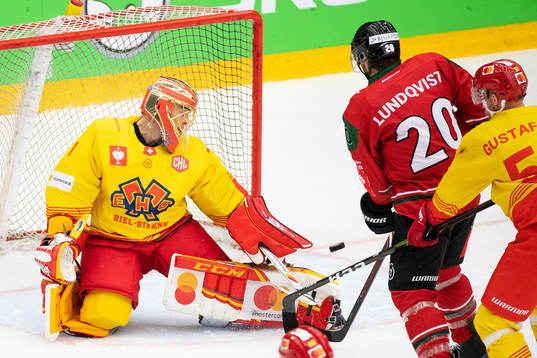 Goalkeeper Jonas Hiller of Biel-Bienne with a save