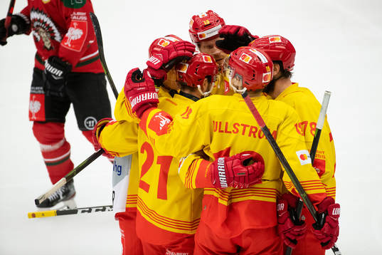 Jason Fuchs of Biel-Bienne celebrates scoring 0-1 with team