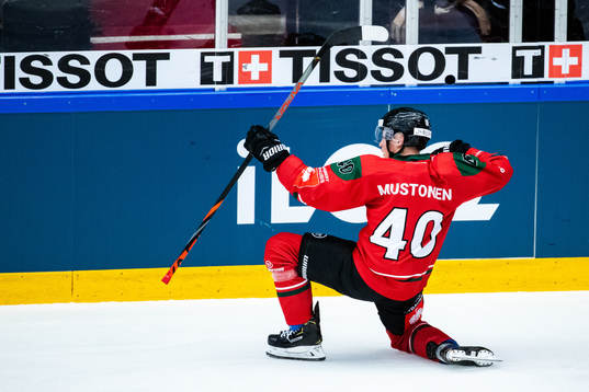Joel Mustonen of Frölunda celebrates the 2-3 goal