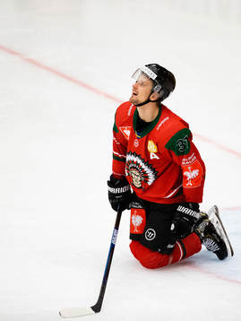 Nicklas Lasu of Frölunda look dejected