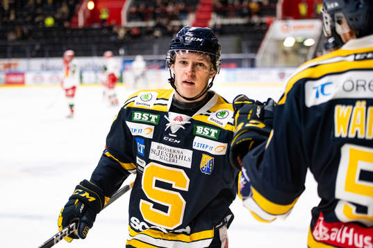 Södertäljes Hugo Gustafsson jublar