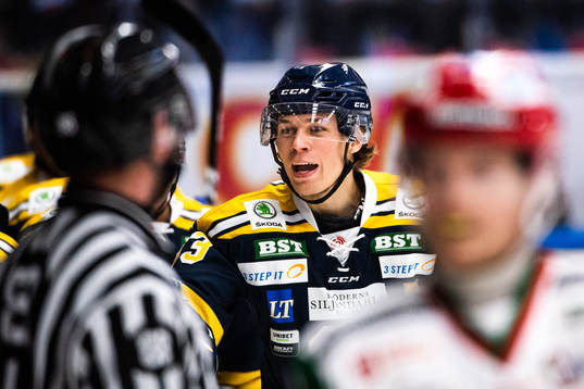 Södertäljes Måns Lindbäck jublar