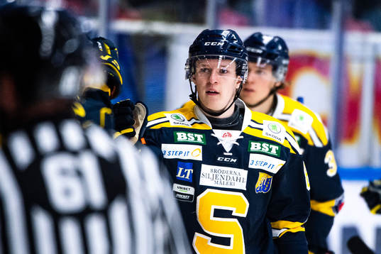 Södertäljes Hugo Gustafsson jublar