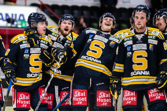 Södertäljes Gustav Lindberg och Anton Blomberg jublar