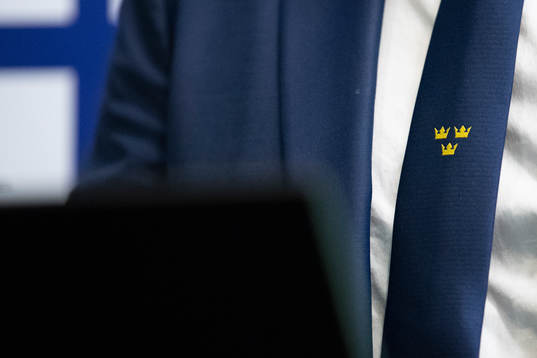 Förbundskapten Tomas Montén bär en slips med Tre Kronors