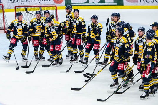 Södertäljes spelare jublar