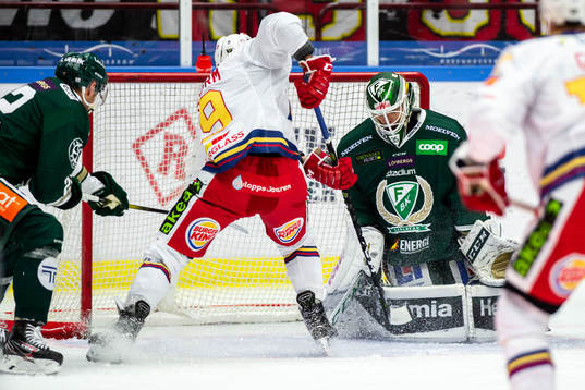 Malmö Redhawks Frederik Storm framför Färjestads