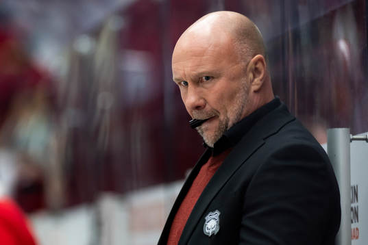 Malmö Redhawks tränare Peter Andersson deppar