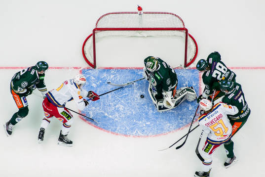 Malmö Redhawks Frederik Storm framför Färjestads