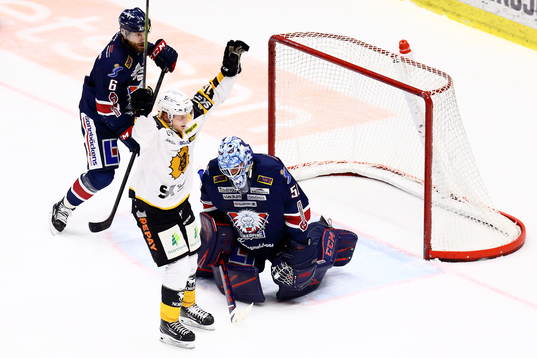 Linköpings målvakt Jonas Gustavsson deppar och