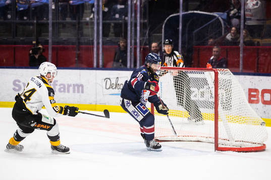 Linköpings Joe Whitney gör 5-3 framför Skellefteås