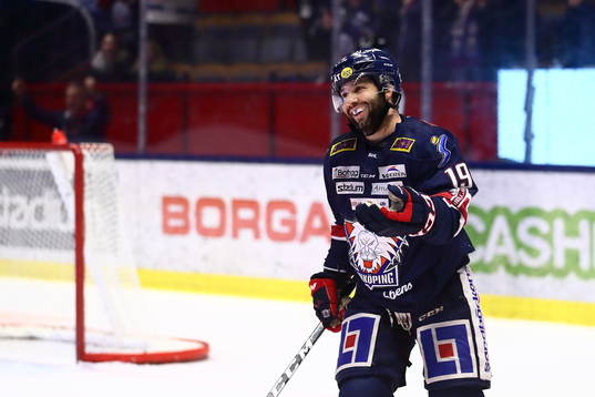 Linköpings Joe Whitney jublar