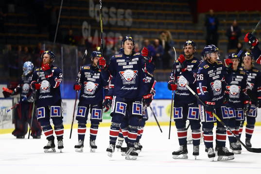 Linköpings spelare med bland andra Patrik Lundh jublar