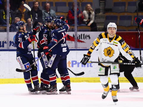 Linköpings Jarno Kärki har precis gjort mål och jublar