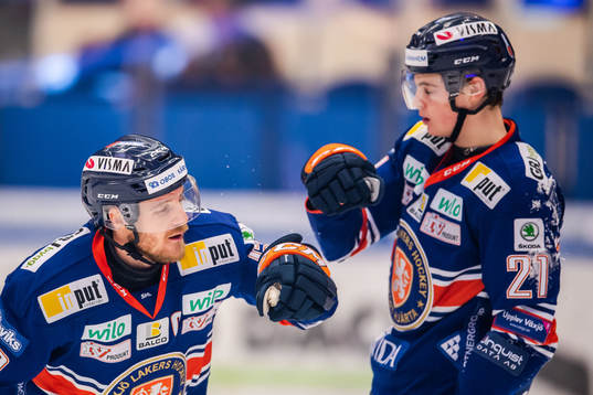 Växjös Erik Josefsson och Filip Cederqvist jublar