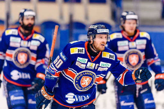 Växjös Erik Josefsson jublar